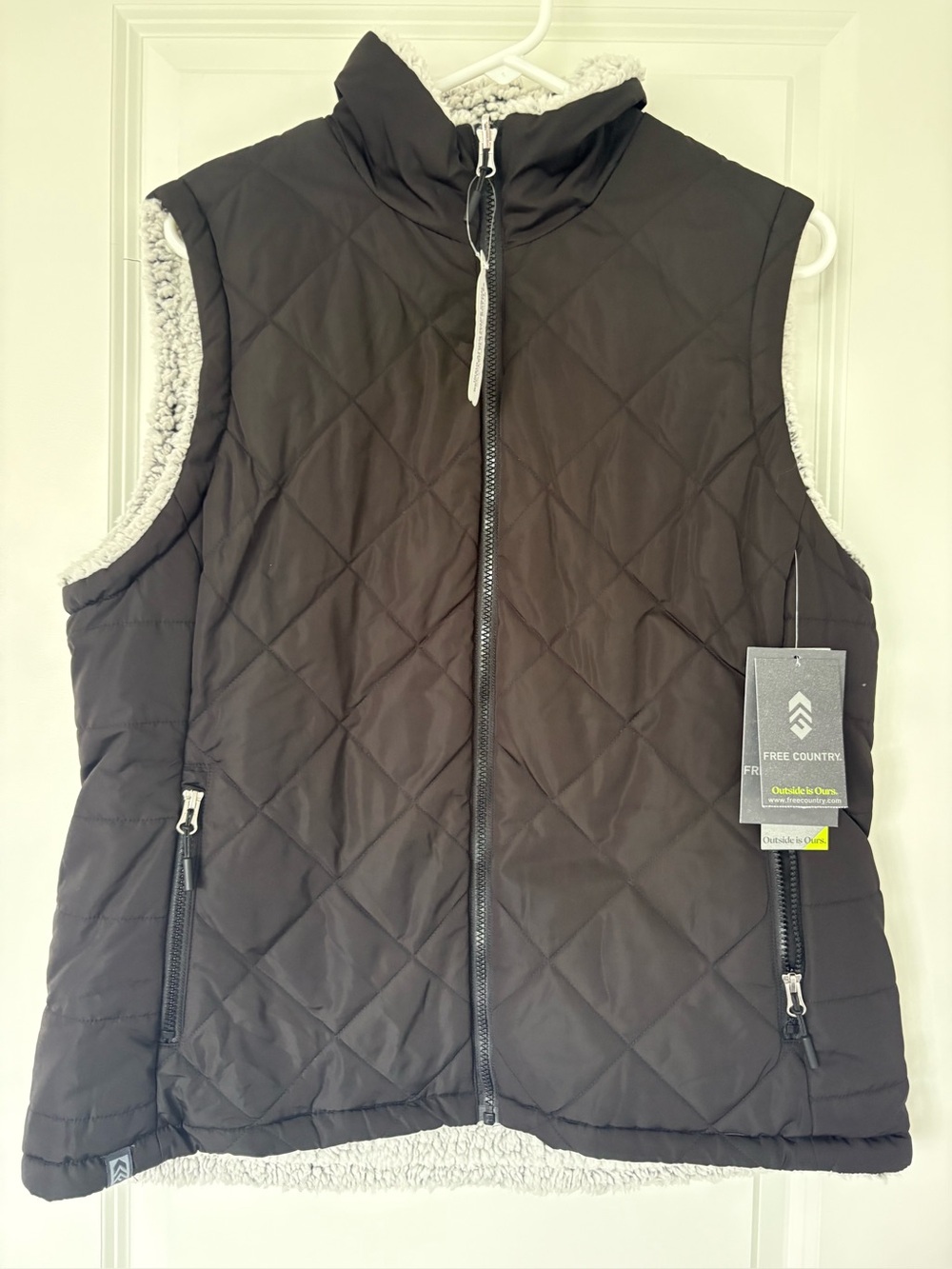 Free Country’s Quilted Women’s Reversible Vest - size Large NWT
